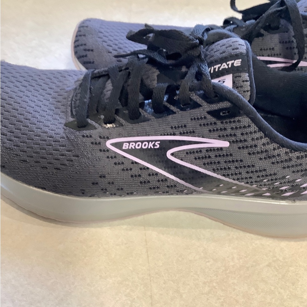 Brooks Women's Black and Light Purple Running Shoes - Picture 11 of 12